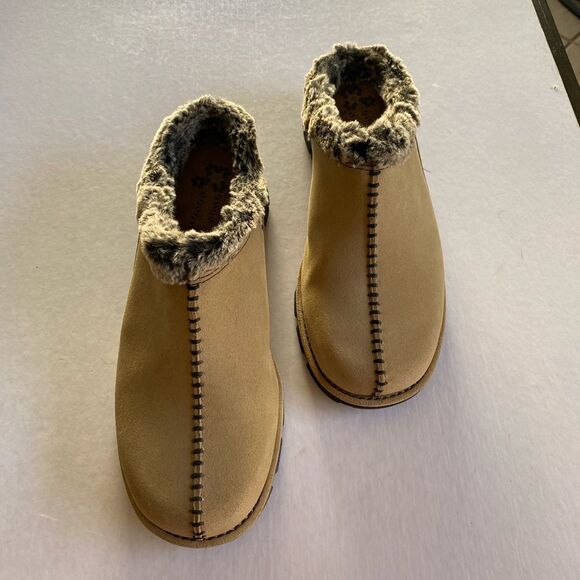 COLUMBIA Cortina Suede Leather Slip On Shoes Size 9 NWOT - Picture 1 of 7